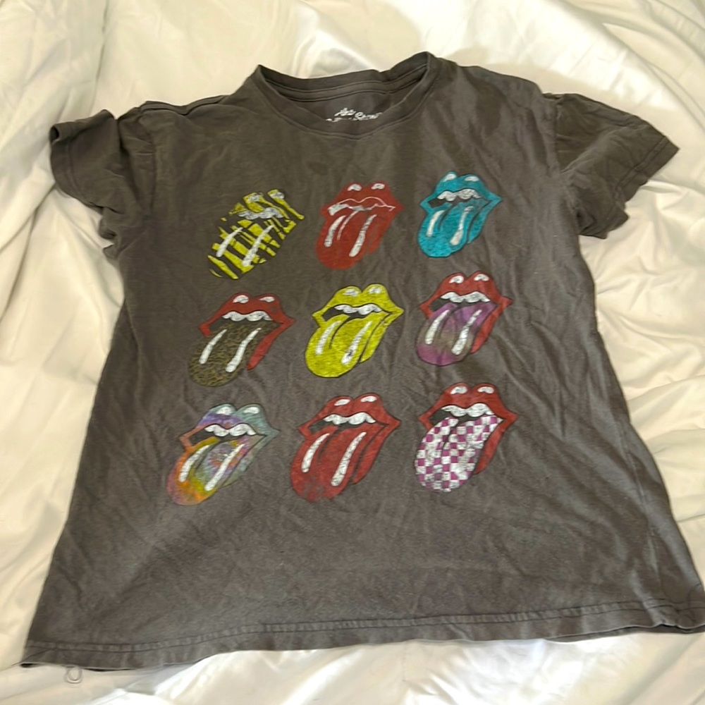 selling this rolling stones shirt